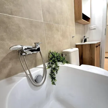 Krasny Na Skok Do Centra * 브라티슬라바