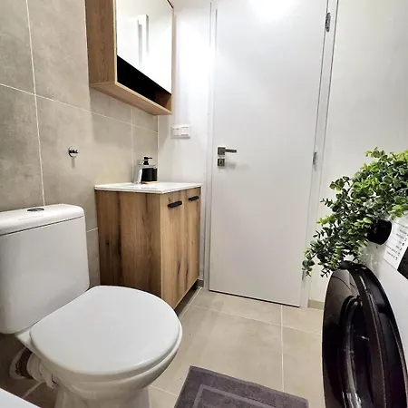 Krasny Na Skok Do Centra * Братислава